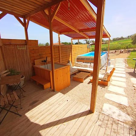Olive Dome - כיפה גיאודזית ענקית ומודרנית בין עצי הזית Hotell Yavneʼel Exteriör bild